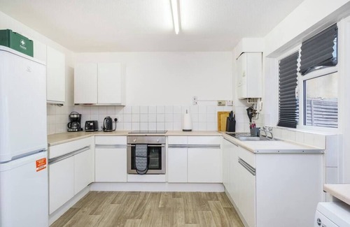 Custom House House | Newham Excel E16 - 3 bed 2.5 bath house w Free parking, 3 Bed 1.5 bath House with Parking Close to E