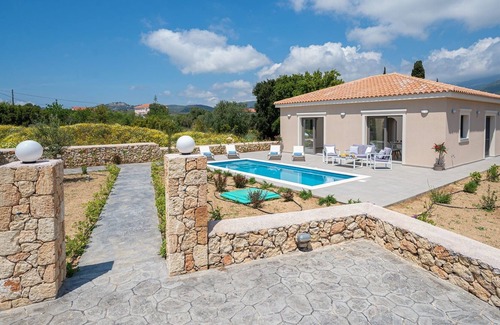 Pesada House | Newly built 2 bedroom Villa with private pool in serene setting