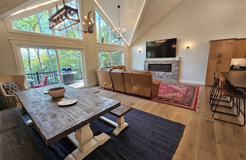 Bridgton House | Newly built 4-Bedroom Retreat on Long Lake