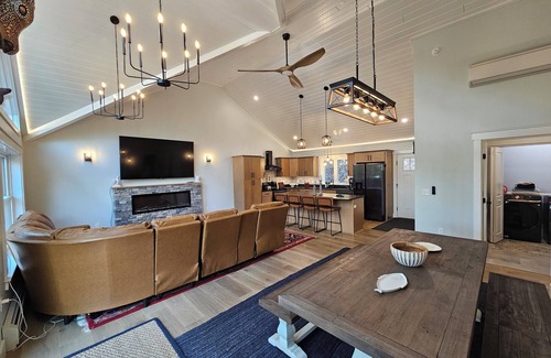 Bridgton House | Newly built 4-Bedroom Retreat on Long Lake