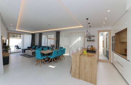 Supetar Villa | Newly Built 5 Star Luxury Villa Bondi for 8 people Next to Beautiful Beach
