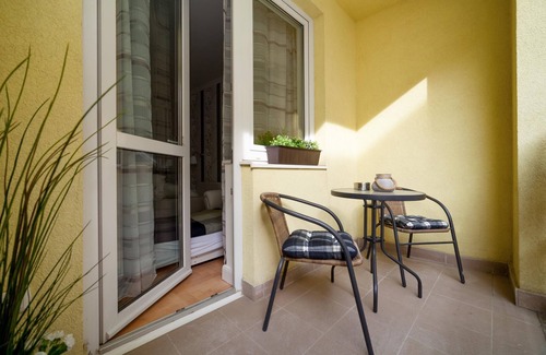 Terezvaros Apartment | Newly built apartment with a terrace in the heart of the city center
