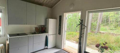Karlsborg Municipality House | Newly Built Cottage By The Shore Of Lake Vättern