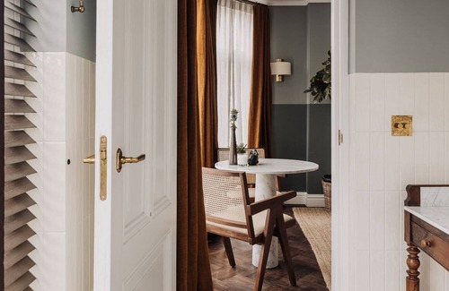 Grachtengordel-West Apartment | Newly built ensuite room with stunning canal view. Minutes walk from 9 streets