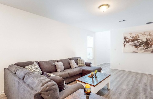 Porter House | Newly Built Home - Open Layout - Central Location