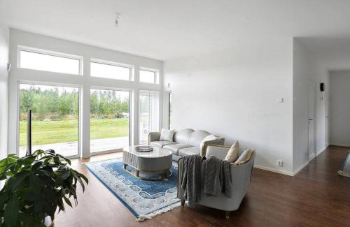 Obbola Villa | Newly Built House with Free Parking in Scenic Nature