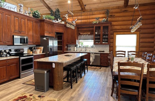 Grand Lake Cabin | Newly built Log Cabin by Private Lake with use of boats & bikes; 5-BD, by RMNP