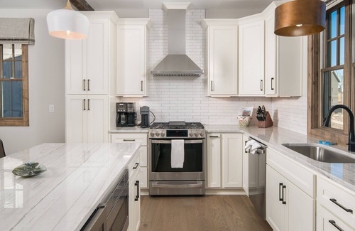 Boone House | Newly Built! Professionally decorated with long range views. HOT TUB!