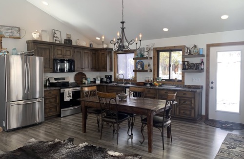 Gardiner Cabin | Newly built Sage Cabin -4 miles from YNP & Hot Springs in 13 acre horse ranch.