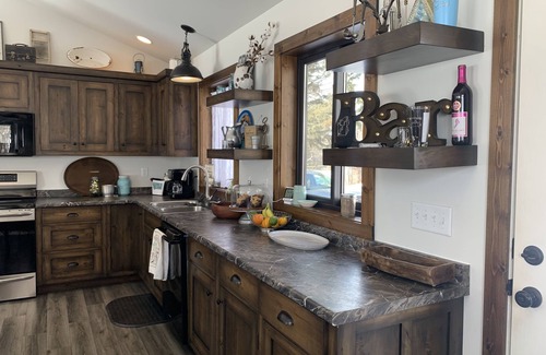 Gardiner Cabin | Newly built Sage Cabin -4 miles from YNP & Hot Springs in 13 acre horse ranch.