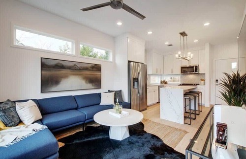 East MLK House | Newly Constructed Chic Home | Hot Tub
