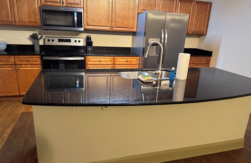 Seneca Condo | NEWLY FURNISHED 4BR/4BA condo 8 mins from Memorial Stadium 15 mins from Clemson!