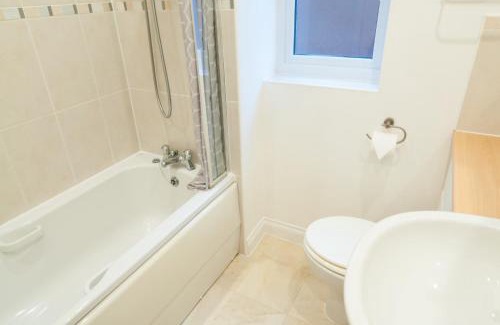 Derby House | Newly Furnished Aztec House (6 separate beds)