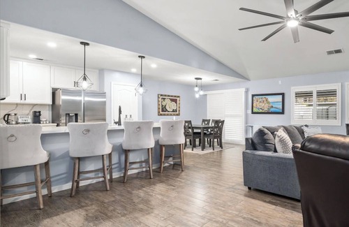 Greenacres House | Newly Furnished Home in Safe Quiet Neighborhood with Pool Near Shops & Dining