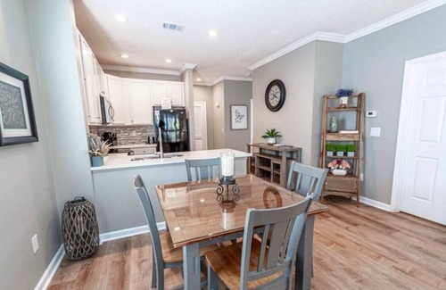 Red Hill Apartment | Newly Listed - Legends Golf & Beach Getaway! A spacious 3-bedroom apartment.