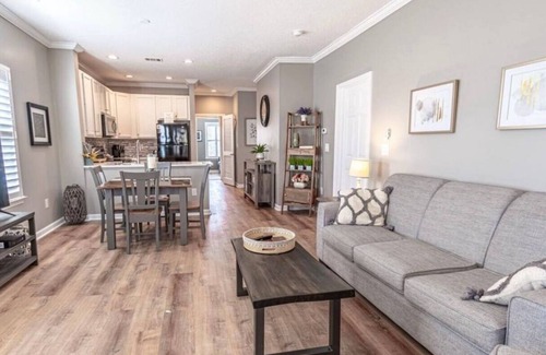 Red Hill Apartment | Newly Listed - Legends Golf & Beach Getaway! A spacious 3-bedroom apartment.