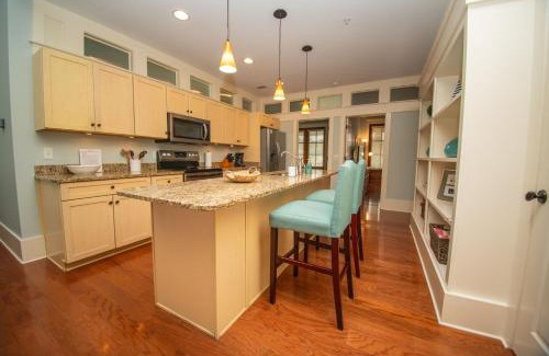 Habersham House | Newly Listed - Spacious Condo with Private Balcony