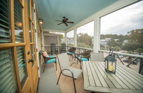 Habersham House | Newly Listed - Spacious Condo with Private Balcony