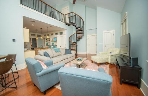 Habersham House | Newly Listed - Spacious Condo with Private Balcony