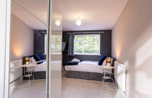 Bilston House | Newly Refurbed 5 Bed House for Contractors, Families & Relocation- Cosely Wolverhampton