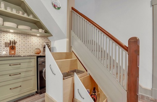 Midtown Cottage | Newly refurbished two story carriage house in vibrant Thomas Square District