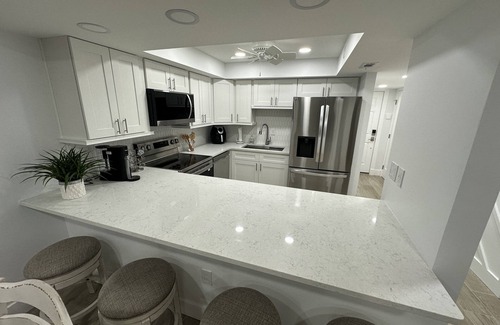 Crescent Beach Condo | Newly remodel 2br condo across from the beach