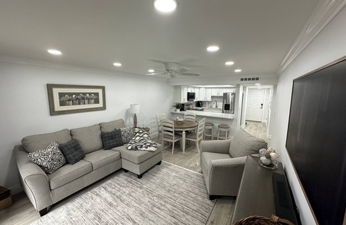 Crescent Beach Condo | Newly remodel 2br condo across from the beach
