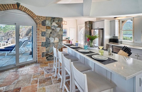 Peterborg Villa | Newly remodeled 4br cliffside with dramatic views!