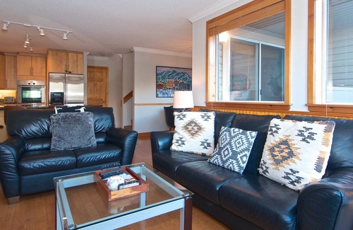 Whistler Creekside House | Newly remodeled Dec 2024, Private Hot tub ,easy walk to ski path for ski in/out at Creekside Gondola