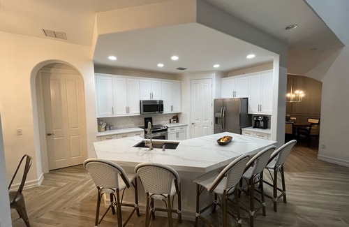 Caldecott House | Newly Remodeled Gated Resort Community Home Minutes to Beaches & 5th In Naples