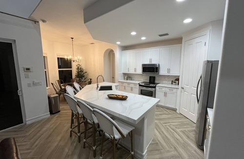 Caldecott House | Newly Remodeled Gated Resort Community Home Minutes to Beaches & 5th In Naples