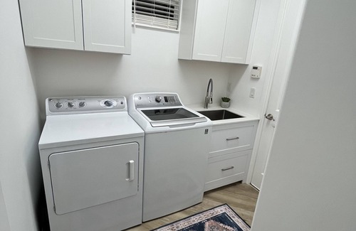 Caldecott House | Newly Remodeled Gated Resort Community Home Minutes to Beaches & 5th In Naples