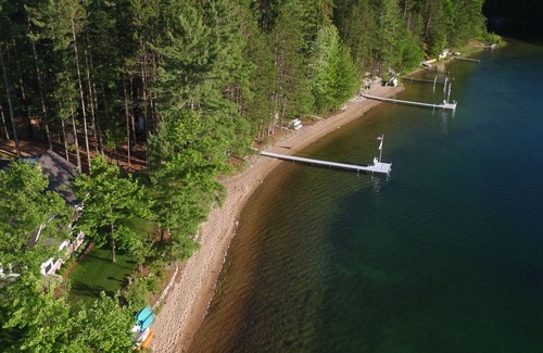 Mayfield Cabin | Newly Remodeled Luxury Lakefront Cabin w/ Sandy Beach, Kayak/SUP, Dock, Gameroom