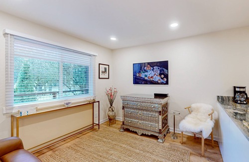 Sandpoint Condo | Newly remodeled luxury getaway in Sandpoint, walking distance to town