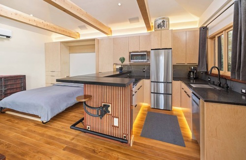 Corvallis Apartment | Newly Renno'd Modern Studio in downtown Corvallis, walk to OSU! by The Tachibana