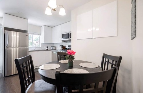 Kitsilano Apartment | Newly Reno'd 2 bdrm Kitsilano Centrally Located