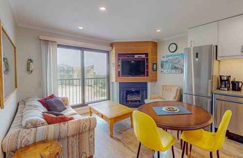 Big White Ski Resort Condo | Newly renovated condo slope-side on Perfection ski run w/shared pool & hot tub