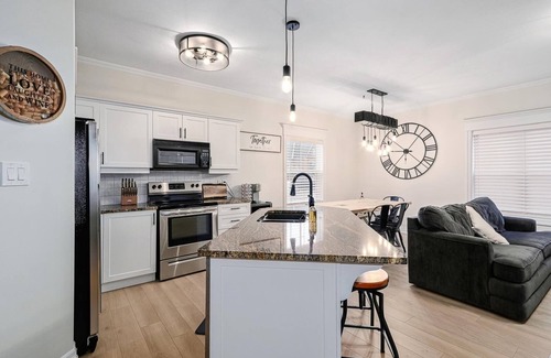 The Blue Mountains Condo | Newly renovated Blue Mountain condo in Historic Snowbridge