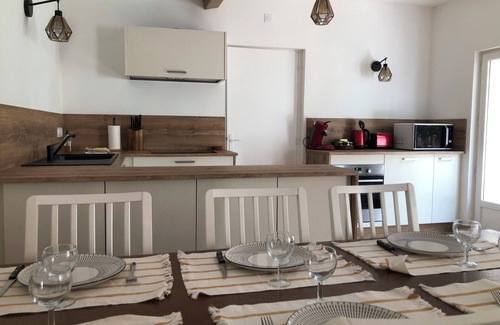 Cornillon-Confoux Apartment | Newly renovated 5 person gite with large shared swimming pool, large garden in Provence
