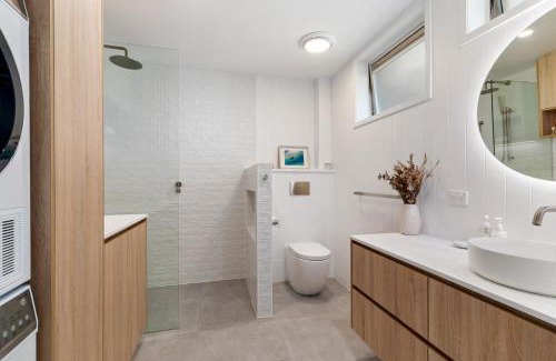 Alexandra Headland Apartment | Newly renovated beach front unit. Views to die for!