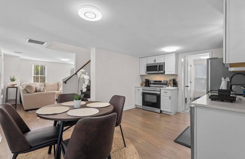 Tariffville Apartment | Newly Renovated 2 Bedroom in Heart of Tariffville