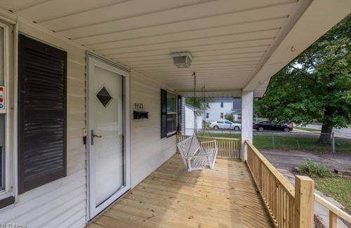 South Euclid House | NEWLY RENOVATED 2BD HOUSE! ONLY 5.5mi from Cleveland Clinic Main Campus