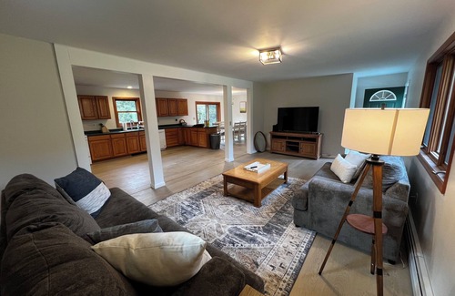 Oneonta House | Newly Renovated 3 Bedroom Home