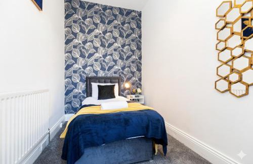 Sunderland House | Newly Renovated 3br House Near Hospital & Uni