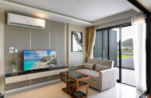 Cherngtalay Apartment | NEWLY RENOVATED apart in Mida Grande Resort by Phuket Sabay Rent - Surin Beachfront, Expansive Terrace and Pools