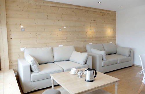 Tignes le Lac Apartment | Newly Renovated Apartment · Close to Slopes · South-Facing Balcony