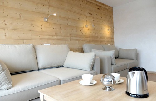 Tignes le Lac Apartment | Newly Renovated Apartment · Close to Slopes · South-Facing Balcony