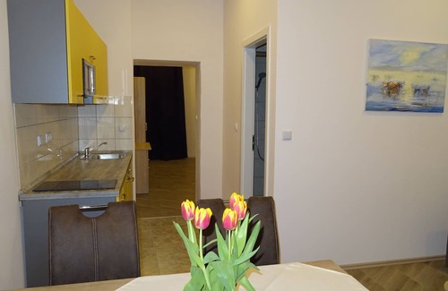 Penzing Apartment | Newly renovated apartment near Schönbrunn / Zoo and U4