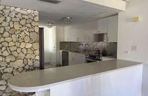 West Bay Villa | NEWLY RENOVATED! beach/ocean views, 2 BR, 2BA, quiet, gorgeous beach.