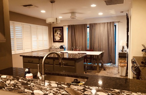 Old Naples Cottage | Newly renovated bungalow in of Old Naples~Walk to 5th Avenue, the park & more